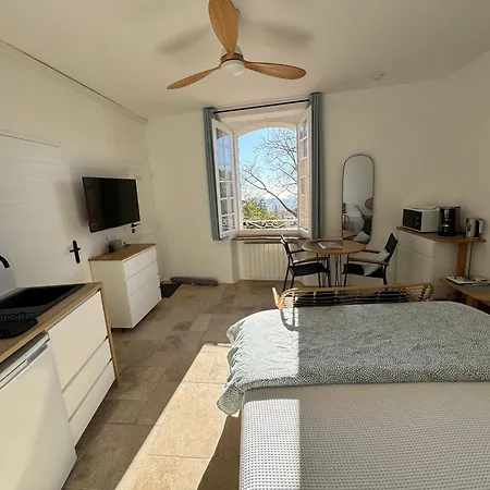 Liege, Vue Au Village De Les Mimosas Apartman Bormes-les-Mimosas