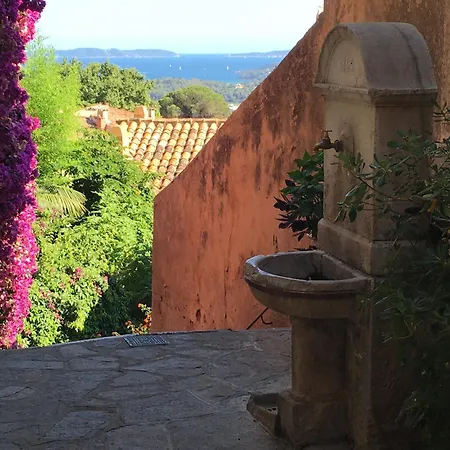Liege, Vue Au Village De Les Mimosas Bormes-les-Mimosas