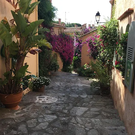 Liege, Vue Au Village De Les Mimosas Apartman Bormes-les-Mimosas